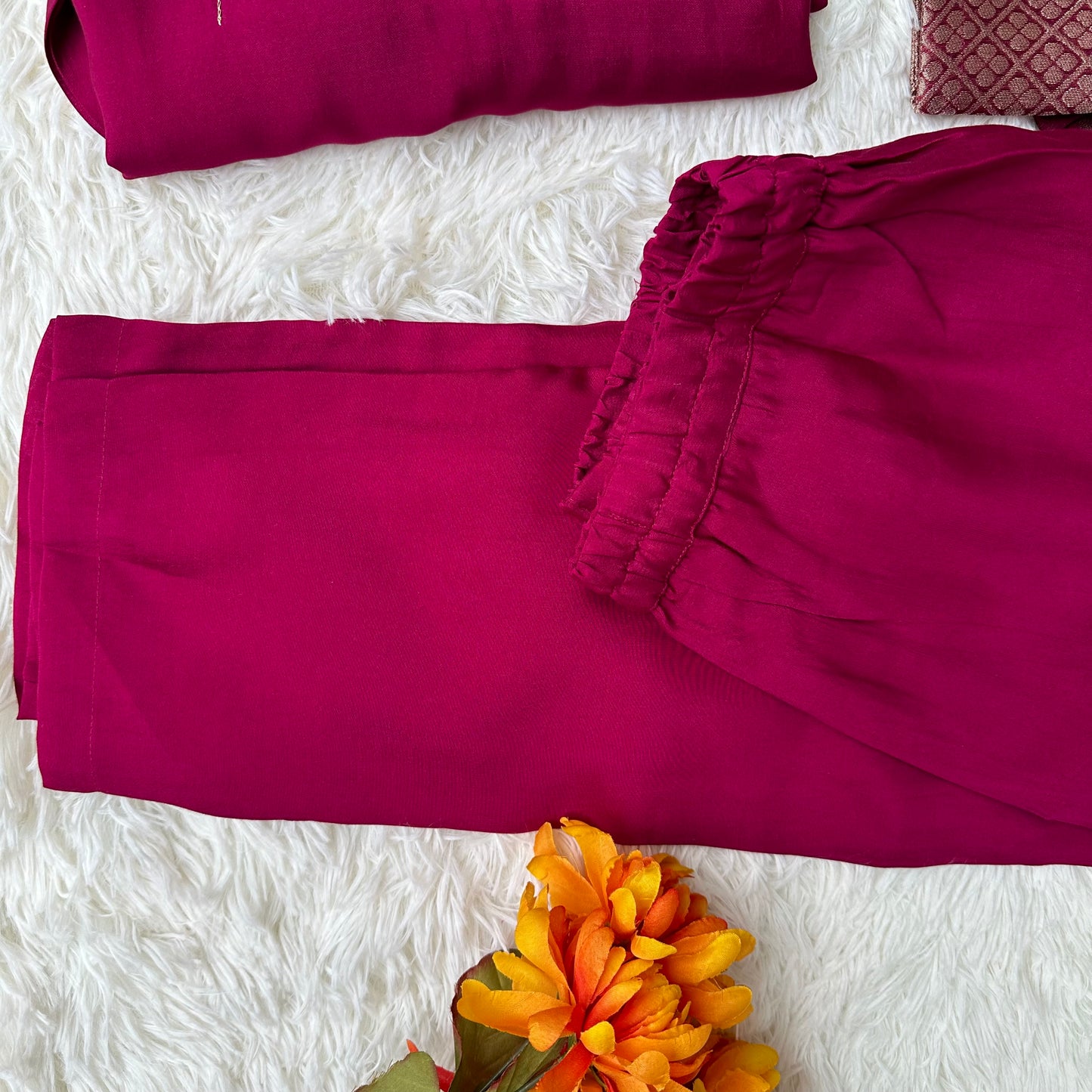 Beetroot pink Dola Silk kurta set, V-neck embroidery – Elegance redefined