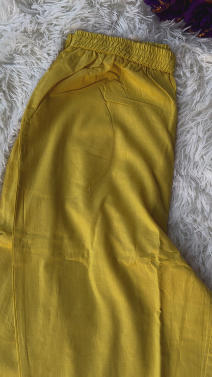 Chic Hakoba Vibes: V-Neck Cotton Kurta Set with Lace Details and Block Print